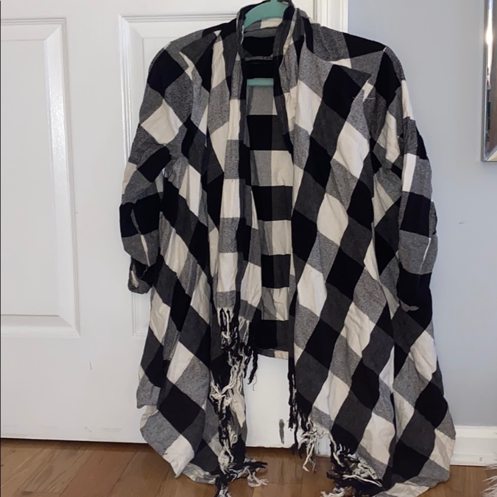 En Crēme Checkered Cape